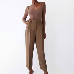 Aritzia Effortless Cropped Pants in Tan, Size 10